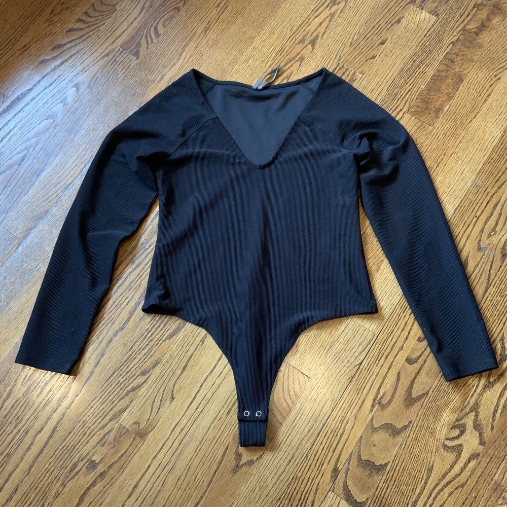 Women's Long Sleeve Bodysuit Top Sz M Black Rib Knit Minimalist Bodycon EUC